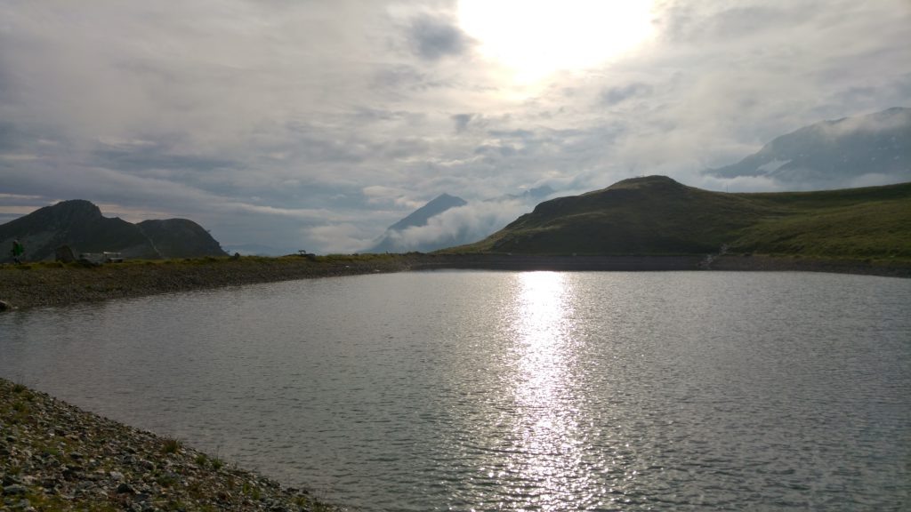 Morgens am See oben am Tuxer Joch. Mit dem Mountainbike kann er auch noch kurz umrundet werden.